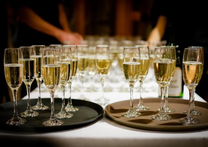 drinks, alcohol, glasses, champagne, wine, serving trays, alcoholic drinks, beverage, refreshment, catering, wedding, party, event, celebration, alcohol, alcohol, champagne, champagne, champagne, champagne, champagne, wine, wine, catering, catering, wedding, wedding, party, party, party, party, event, event, event