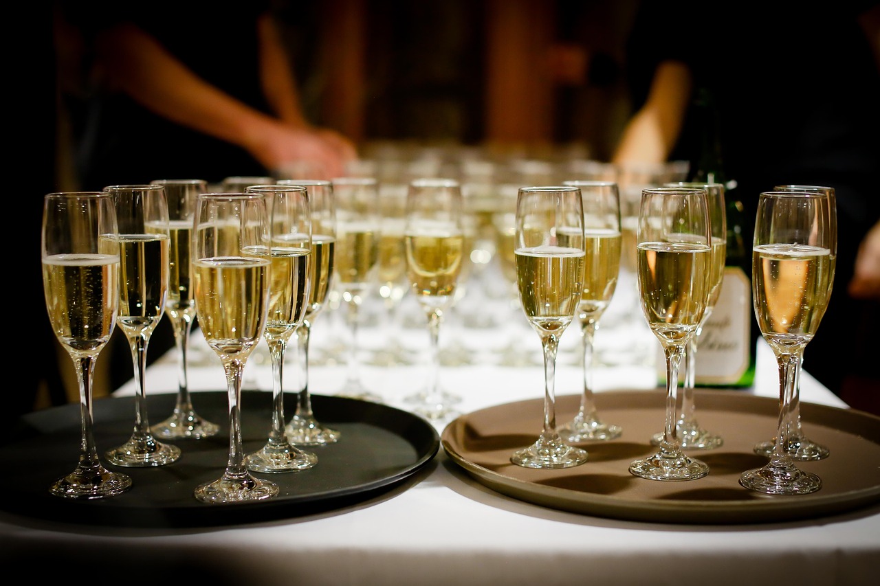 drinks, alcohol, glasses, champagne, wine, serving trays, alcoholic drinks, beverage, refreshment, catering, wedding, party, event, celebration, alcohol, alcohol, champagne, champagne, champagne, champagne, champagne, wine, wine, catering, catering, wedding, wedding, party, party, party, party, event, event, event